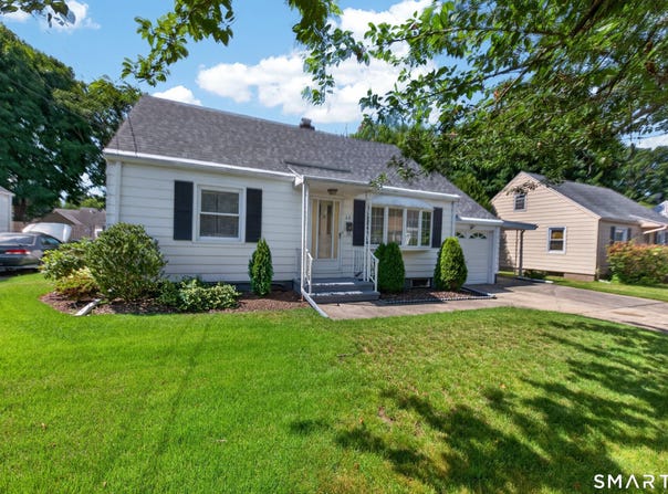 60 Gilbert Avenue, Hamden, CT 06514