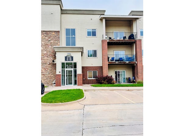 6350 Coachlight Drive, West Des Moines, IA 50266