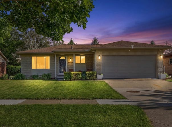 15366 Van Meter Drive, Macomb, MI 48044