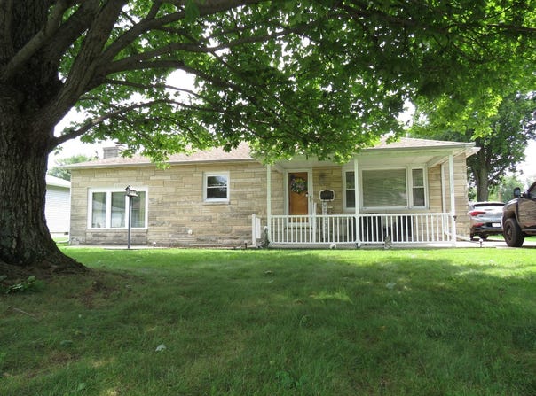 1306 N Robb St, Robinson, IL 62454