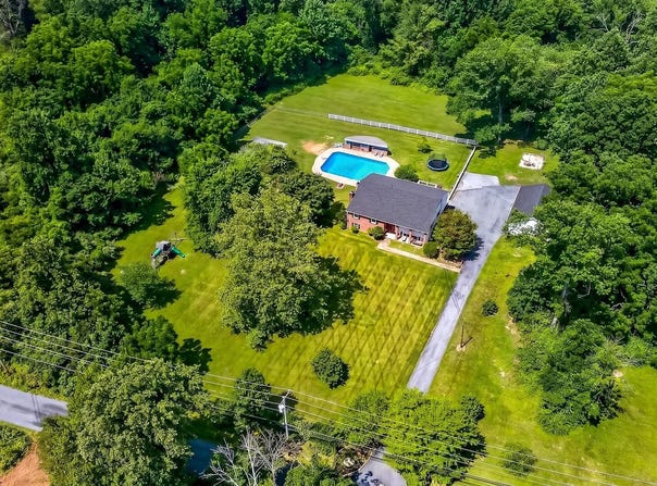 320 BARNESTON Road, GLENMOORE, PA 19343