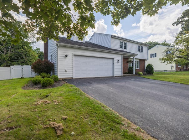 6 Champlain Avenue, Lewiston, ME 04240