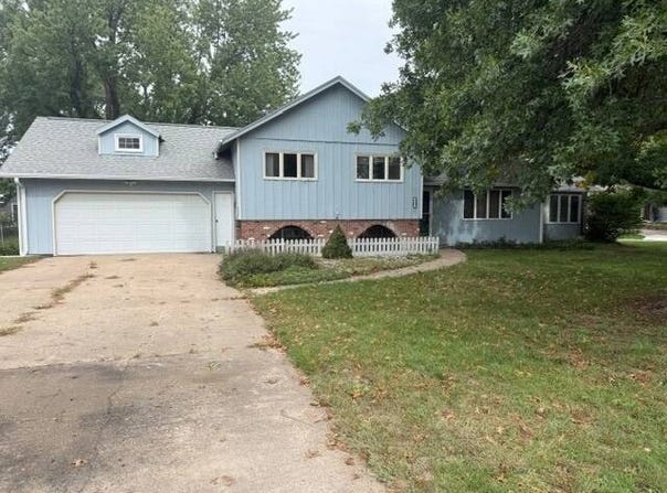 902 E Hynes Ave., O Neill, NE 68763