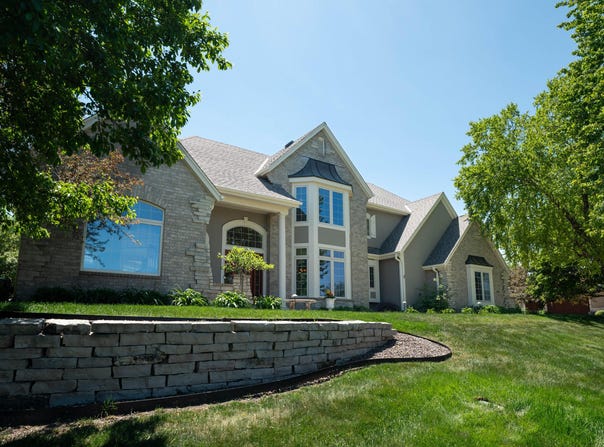 1801 E Juniper Way, Hartland, WI 53029