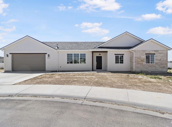 581 Gemini Ct, Twin Falls, ID 83301