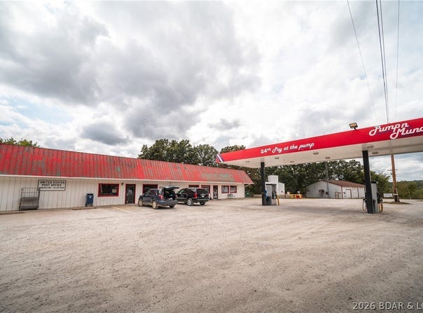 29176 SW State Rte 7, Edwards, MO 65326