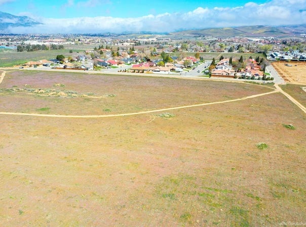 Pinon Street, Tehachapi, CA 93561