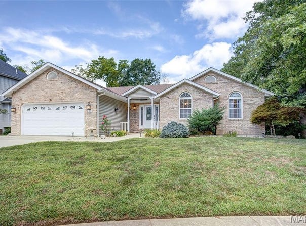 109 Fairington Drive, Troy, IL 62294