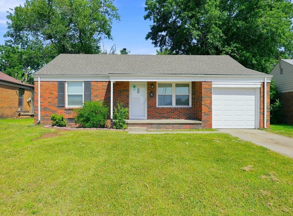641 S Apache Dr, Wichita, KS 67207