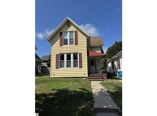 370 4th Street, Manistee, MI 49660