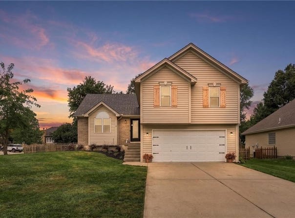 1104 Regency Drive, Kearney, MO 64060