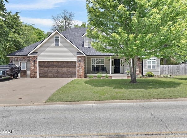105 Briarbrook Drive, Carl Junction, MO 64834