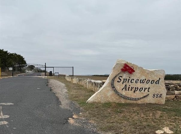 712 Coventry Rd, Spicewood, TX 78669