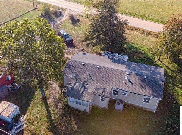 12175 S B Highway, Stockton, MO 65785