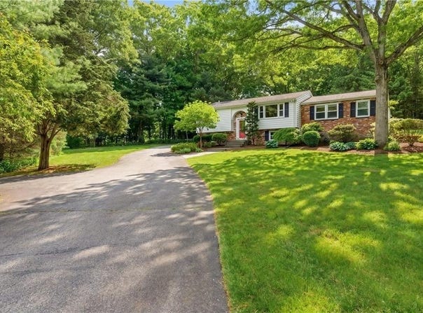 8 Ledgemont Drive, Lincoln, RI 02865