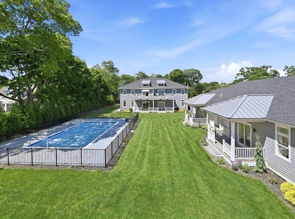 19 Montauk Highway, Westhampton, NY 11977