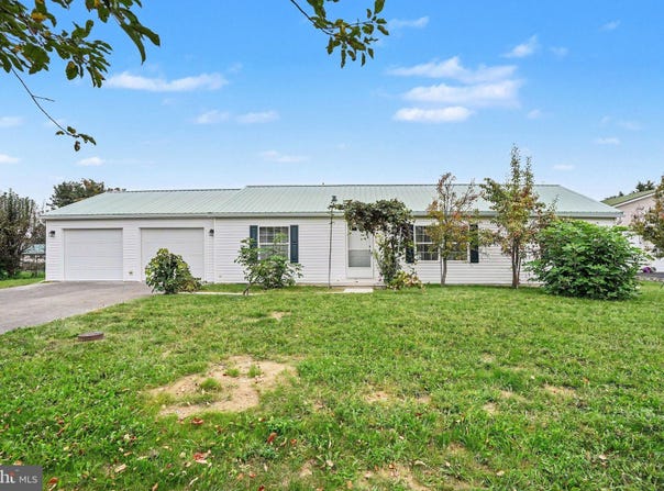 131 CAMELOT DRIVE, CHAMBERSBURG, PA 17202