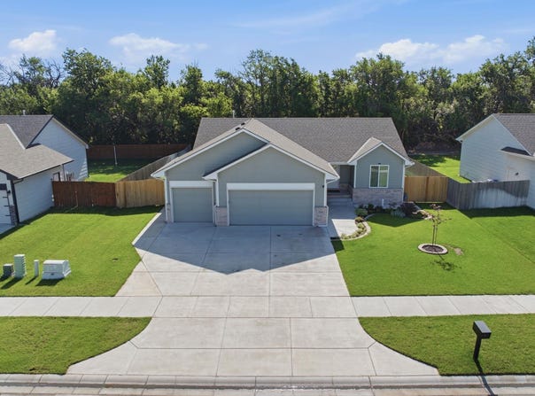 3518 Laughlin St, Derby, KS 67037-2318