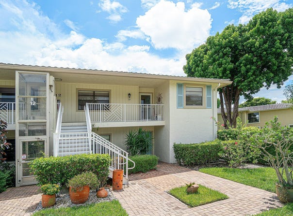 12 WESTGATE Lane, Boynton Beach, FL 33436