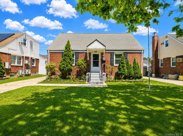 43 McAlester Avenue, Hicksville, NY 11801