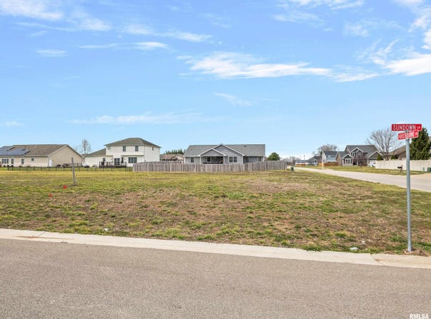 401 Sundown Lane, Chatham, IL 62629
