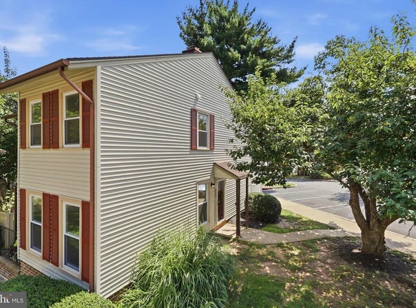 2825 CHABLIS CIR, WOODBRIDGE, VA 22192