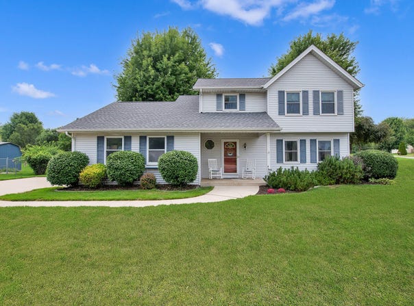 7941 S Cecily Dr, Oak Creek, WI 53154