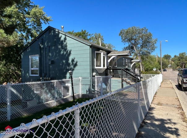 302 S Spokane Ave, Newcastle, WY 82701
