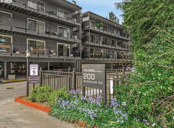 200 SW BURNHAM Rd, LakeOswego, OR 97034