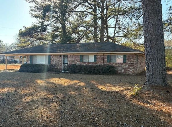 301 Meadowlane Dr, Aberdeen, MS 39730