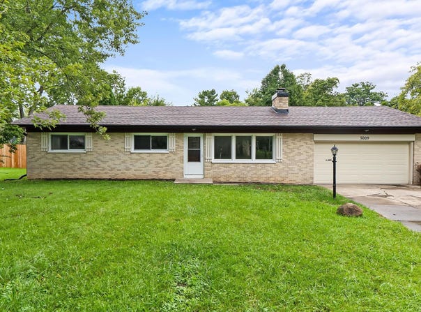 5009 Woodford Drive, Fort Wayne, IN 46835-1405