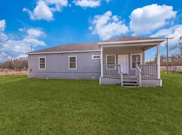 711 S 3rd Avenue E, Dawson, TX 76639
