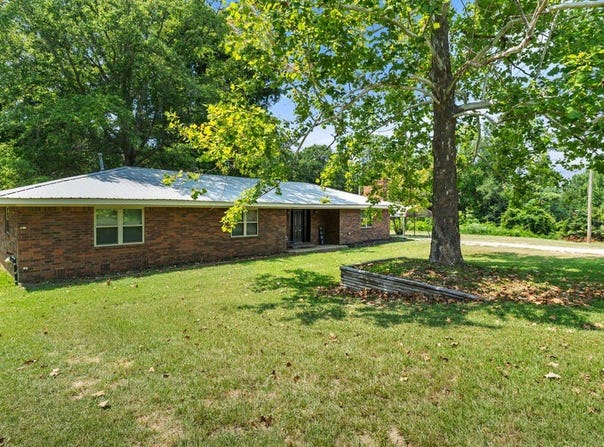 711 W Lanark, Queen City, TX 75572