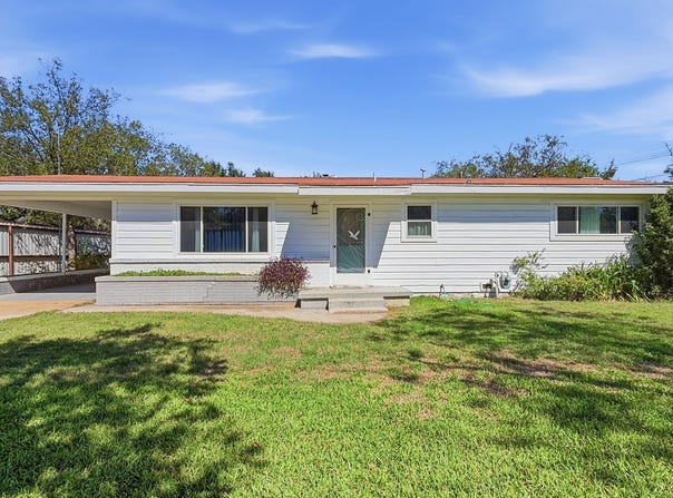 709 E Whitney Street, Hamilton, TX 76531