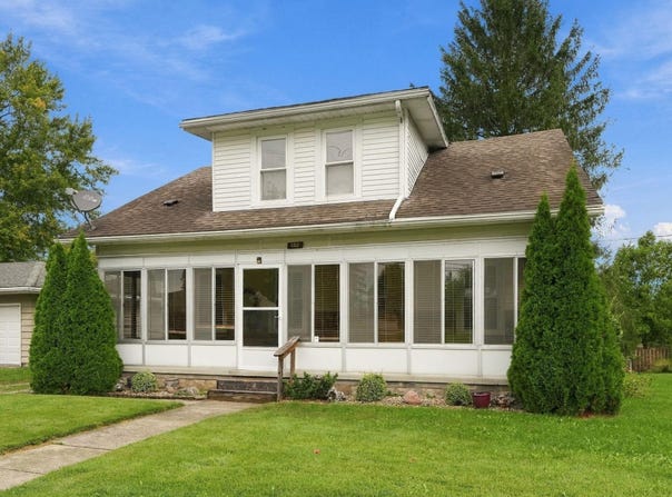132 W Eighth Street, Roanoke, IN 46783