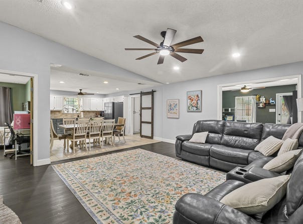 710 Brookhollow Dr, White Oak, TX 75693