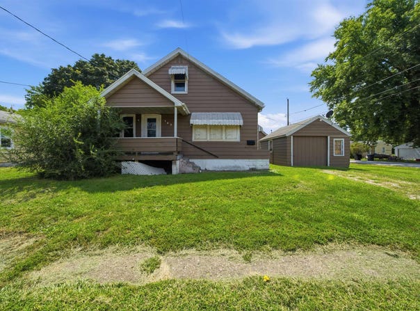145 CHICAGO Street, East Peoria, IL 61611
