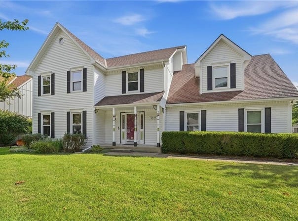 8325 Twilight Lane, Lenexa, KS 66219