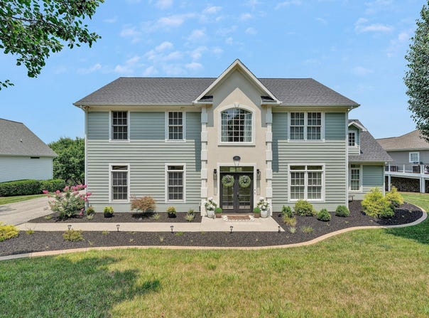 42 Peaks View DR, Moneta, VA 24121