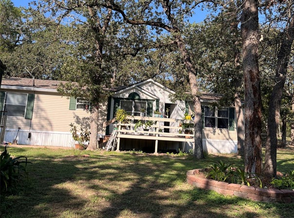242 Shadow Oak Dr, Bastrop, TX 78602