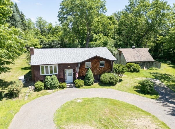 30 Mason St, Pepperell, MA 01463