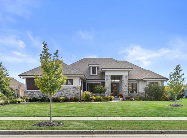 235 Four Winds Ct, Hartland, WI 53029