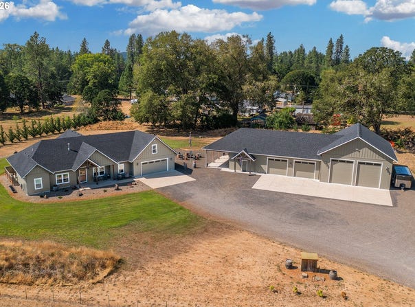 24883 SUTTLE Rd, Elmira, OR 97437