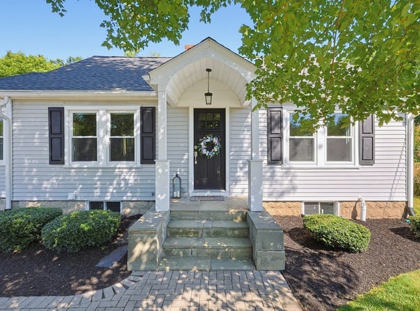 191 Whitins Rd, Sutton, MA 01590