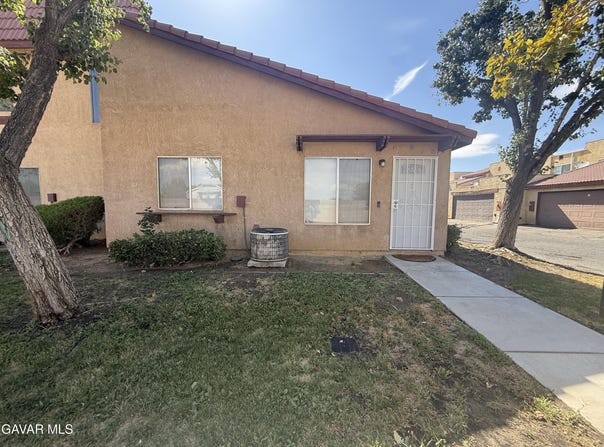 1750 E Avenue Q14, Palmdale, CA 93550