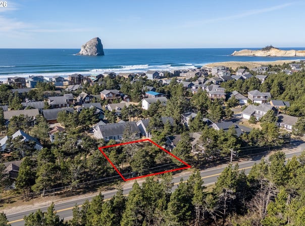 13700 Cape Kiwanda Dr, PacificCity, OR 97135