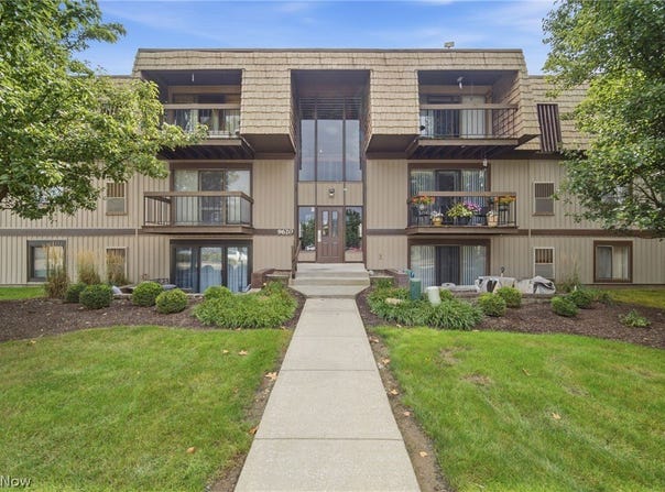 9620 Cove Drive, North Royalton, OH 44133