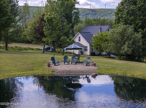 52 Stanton Drive, Waymart, PA 18472