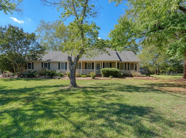 404 Cresthaven Drive, Boiling Springs, SC 29316