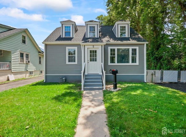 5 Monument Avenue, Hamilton, NJ 08619